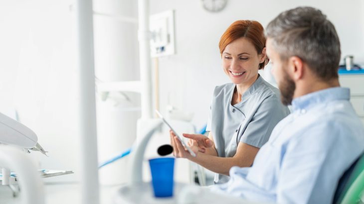 Chirurgien-dentiste : le contrôle à faire avant de partir
